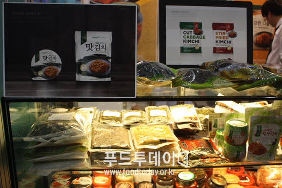 모아 부스의 식품들