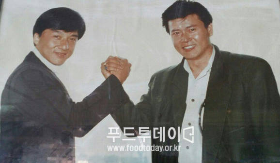홍콩 배우 성룡과 배우 이동준