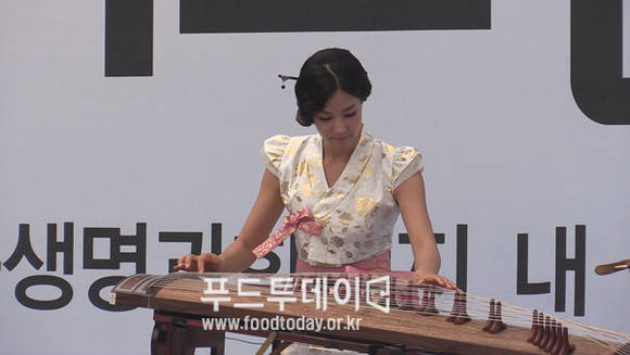 가수 비단 축하공연