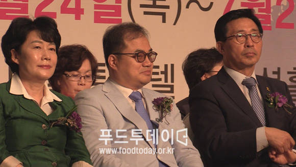 손숙미 전 영양사협회장, 최동익 의원, 김춘진 보건복지위원장