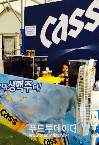 오비맥주 CASS가 잔당 4000원에 판매되고 있다