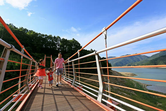 조댕이길 출렁다리 (사진=한국관광공사)