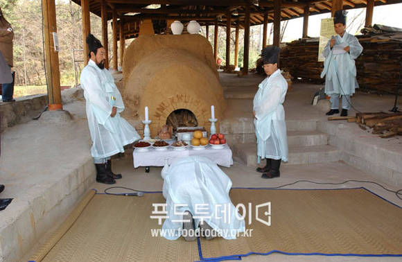 전통가마 불때기