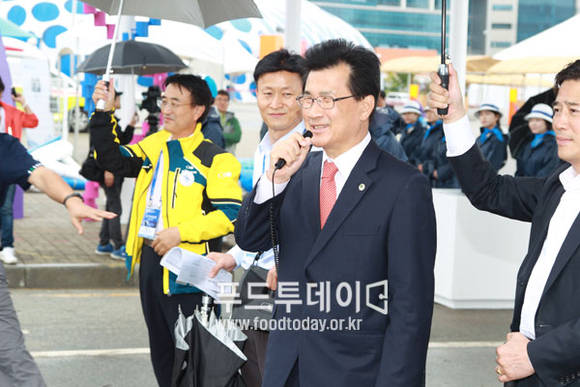 최종 리허설에 참석한 이시종 충북도지사
