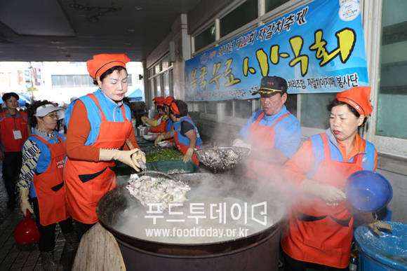 지난해 복국 무료시식회 현장