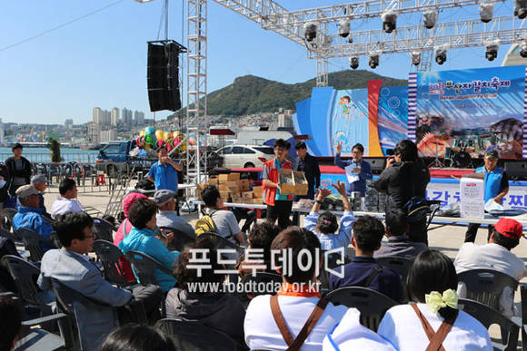 지난해 수산물 깜짝 경매 현장