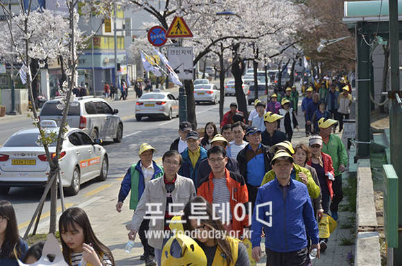 이근규 제천시장, 시민시장들과 벚꽃길 걷기대회