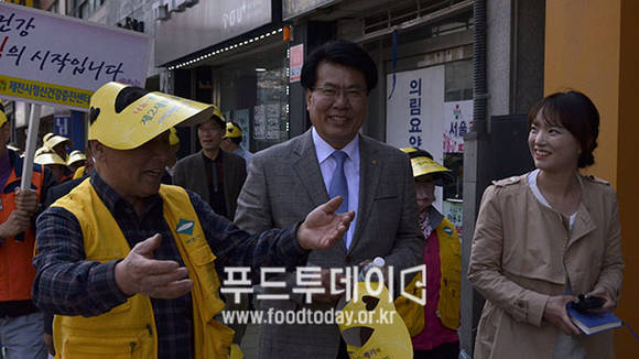 이근규 제천시장, 시민시장들과 벚꽃길 걷기대회