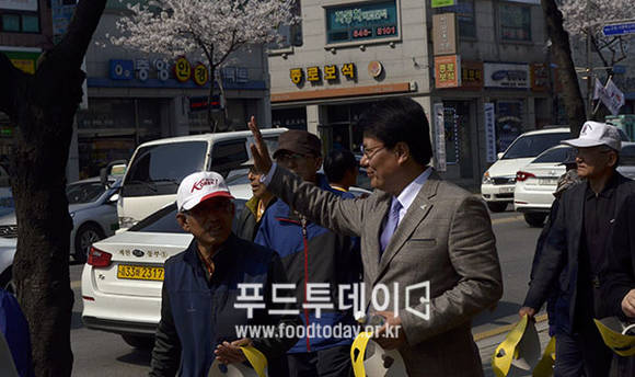 이근규 제천시장, 시민시장들과 벚꽃길 걷기대회