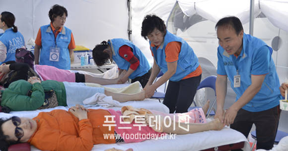 충주 당뇨바이오 선포식 체험부스 마사지 체험