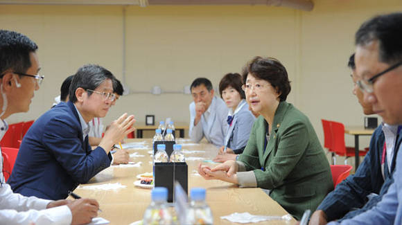 김승희 식품의약품안전처장 광주하계U대회 선수촌식당 현장점검 (식품의약품안전처 제공)