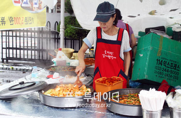춘천 닭갈비 만드는 모습