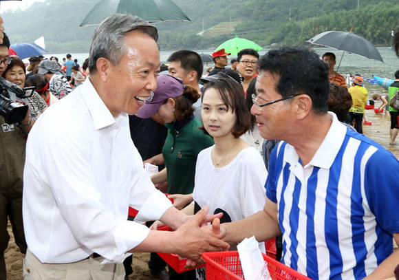 윤상기 하동군수 알프스 하동 섬진강재첩축제 행사장 방문 (경남 하동군청 제공)