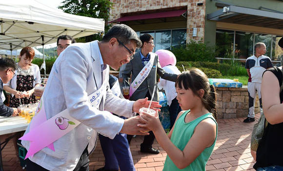여주시 탐스레 복숭아 홍보 활동 (경기 여주시청 제공)