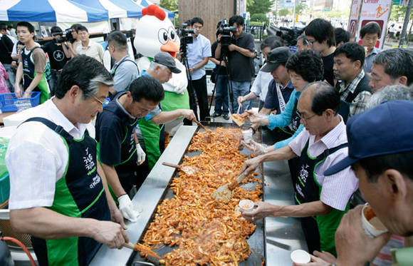 춘천막국수닭갈비축제 서울홍보 (춘천시청 제공)