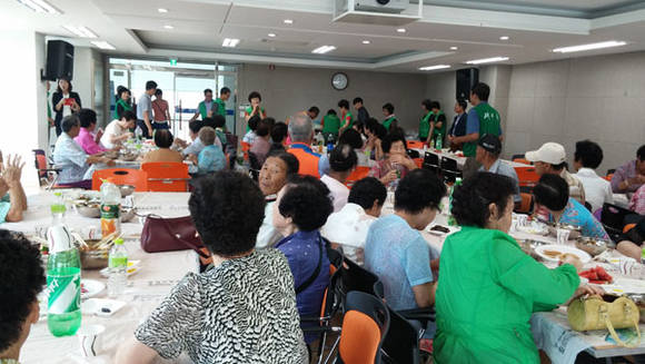 통영시 도천동새마을부녀회, 도천동새마을협의회 사랑나눔 행사 (경남 통영시청 제공)