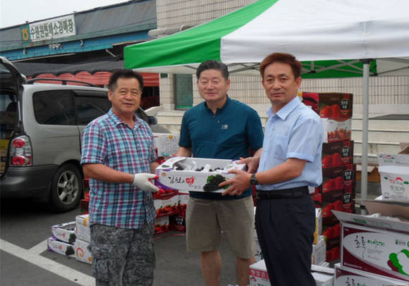 수원시 농수산물도매시장 농산물 지원 (경기 수원시청 제공)