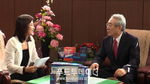 가수 임수정, 임상규 경인제약 회장