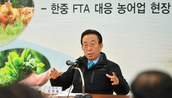 김관용 경북도지사가 경북농어업 희망지키기 10대 특별 대책 회의에서 발언을 하고있다. (사진제공 경북도)
