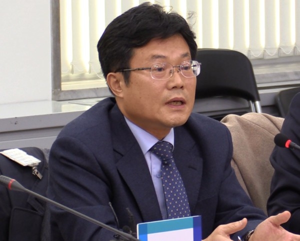 더불어민주당AI대책3차회의에서 발언 중인 김재홍 서울대학교 수의학과대학장