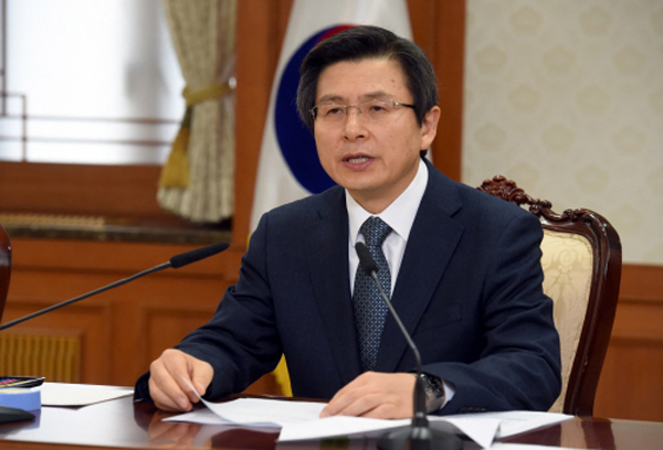 황교안 대통령 권한대행이 12일 정부서울청사에서 열린 고병원성 AI 관계장관회의를 주재, 모두 발언하고 있다. (사진출처 : 국무총리실)