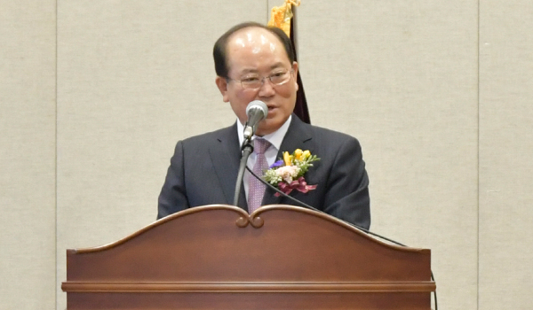 단양마늘 연구회 창립총회에는 류한우 군수가 참석했다. 사진은 류한우 군수의 축사 모습.