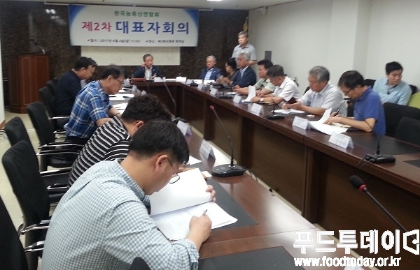 한국농축산연합회(상임대표 이홍기)는 제2축산회관 회의실에서 제2차 대표자회의를 개최했다.