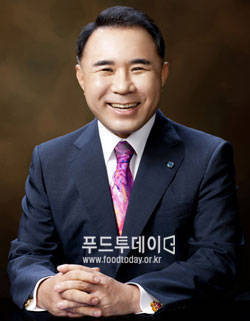 윤홍근 회장