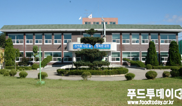 충북 음성군농업기술센터(소장 전만동)는 농축산물의 수입개방에 대응하고 농업경쟁력 강화를 위해 65개 사업에 총 22억3000만원을 투입한다고 16일 밝혔다. 사진은 음성군농업기술센터 전경. (푸드투데이 자료사진)
