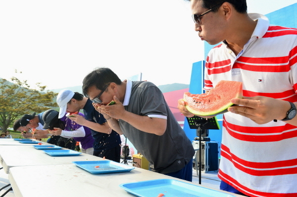 고창 복분자와 수박 축제 행사모습.