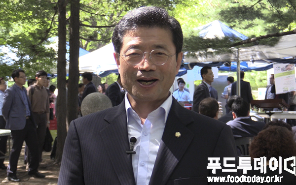 정인화 민주평화당 국회의원이 푸드투데이와 인터뷰를 하고 있다
