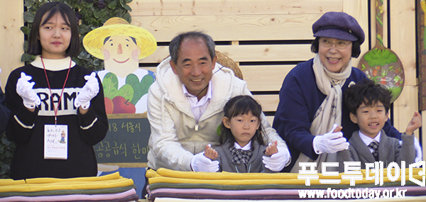 가운데 윤준병 행정1부시장