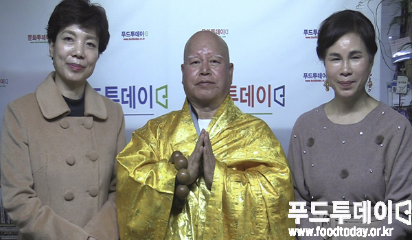 왼쪽부터 이명애 북한요리연구가, 장주 스님, 양향자 세계음식문화연구원장