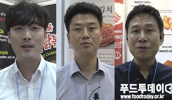 8월 1일 '제5회 할랄산업엑스포코리아 2019' 에서 푸드투데이가 참가업체 담당자와 인터뷰를 했다. 왼쪽부터 이지웅 삼양식품 사원, 윤광배 한성식품 부장, 이인승 플러스알파 트레이딩 어드바이져