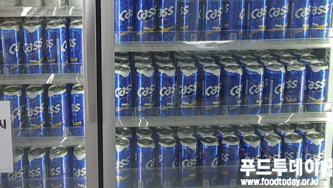 편의점 캔맥주 매대