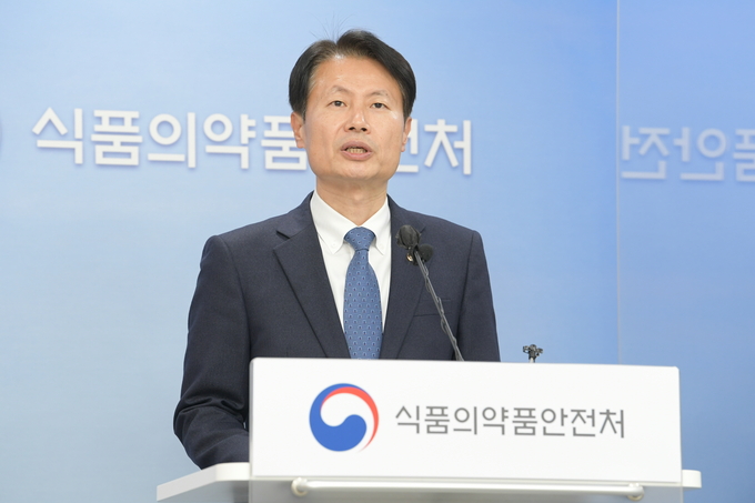 김강립 식품의약품안전처장이 5일 충북 오송 식약처에서 열린 한국화이자제약 ‘코미나티주’ 최종점검위원회 관련 브리핑을 하고 있다.