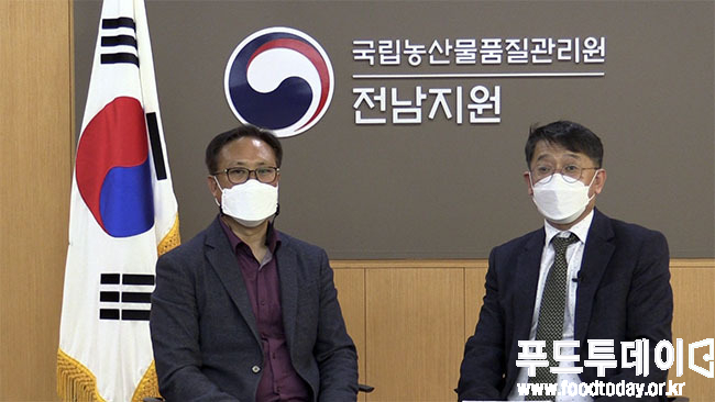 왼쪽부터 김준호 농관원 전남지원 유통관리과장, 장은영 푸드투데이 기자