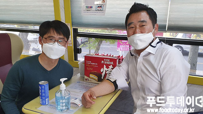 오른쪽 황규광 국립농산물품질관리원 전남지원장