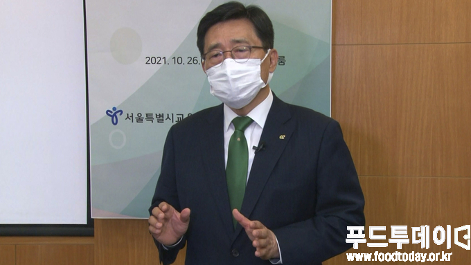 김춘진 한국농수산식품유통 공사 사장이 푸드투데이와 인터뷰 하고 있다.