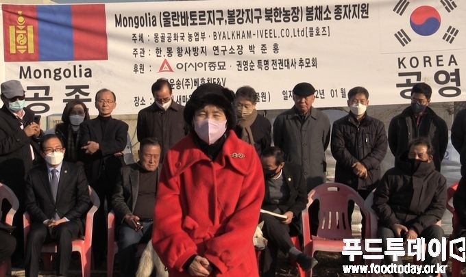 <strong>구금란 국립 몽골대학측 농장 대표가 푸드투데이와 인터뷰하고 있다.</strong>
