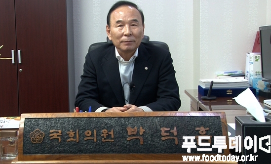 지난 18일 박덕흠 국회의원이 푸드투데이와 인터뷰하고 있다.