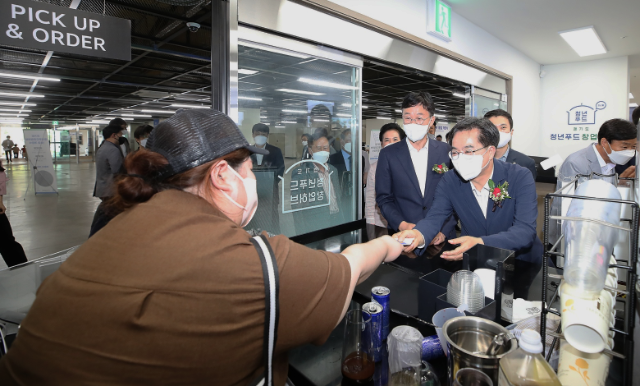 22일 김동연 경기도지사가 경기 청년푸드창업허브 개장식에 참석했다 (경기도)