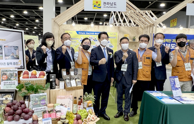 24일 김영록 전남도지사가 서울 양재동 aT센터에서 열린 2022 에이팜쇼 개막식에 참석했다 (전라남도) 