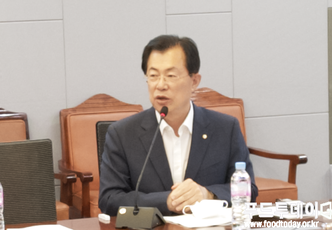 이만희 국회의원이 제10차 대한양계포럼에 참석했다