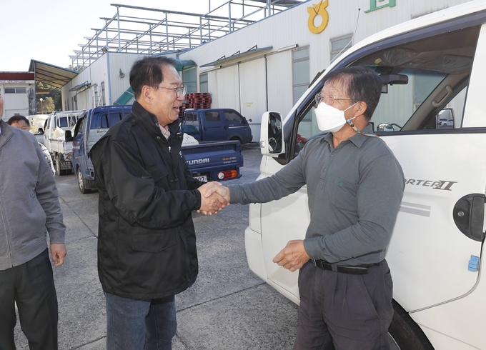송인헌 괴산군수 건고추 수매현장 방문 (괴산군)