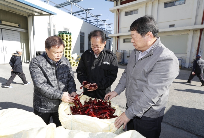 송인헌 괴산군수 건고추 수매현장 방문 (괴산군)