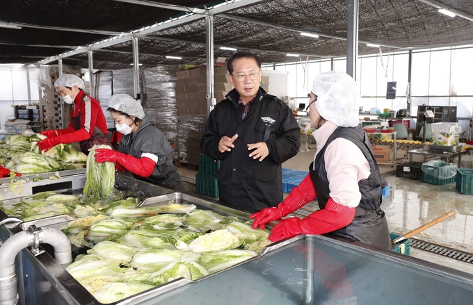 송인헌 괴산군수가 절임배추 생산농가 방문 (괴산군)