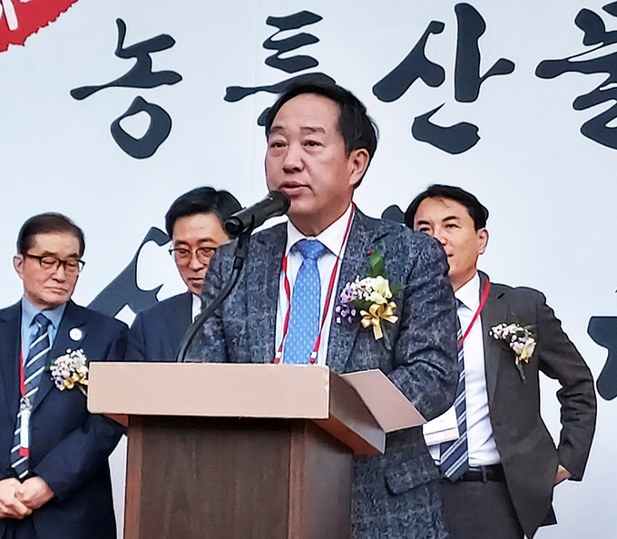 강승규 대통령실 시민사회수석이 2023 설맞이 농특산물 전통식품 대전에서 인사말을 하고 있다 (한국전통식품협회)