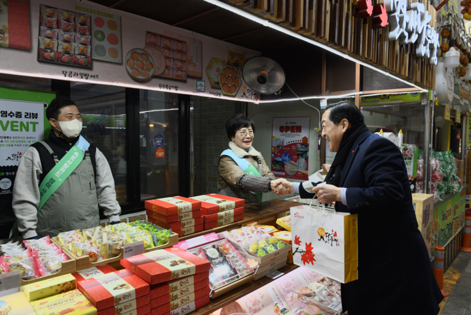 이병선 속초시장 수산시장 방문 (속초시)