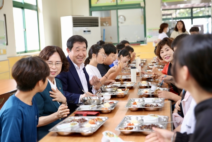 이재영 증평군수, 학교급식 현장 방문 (증평군)